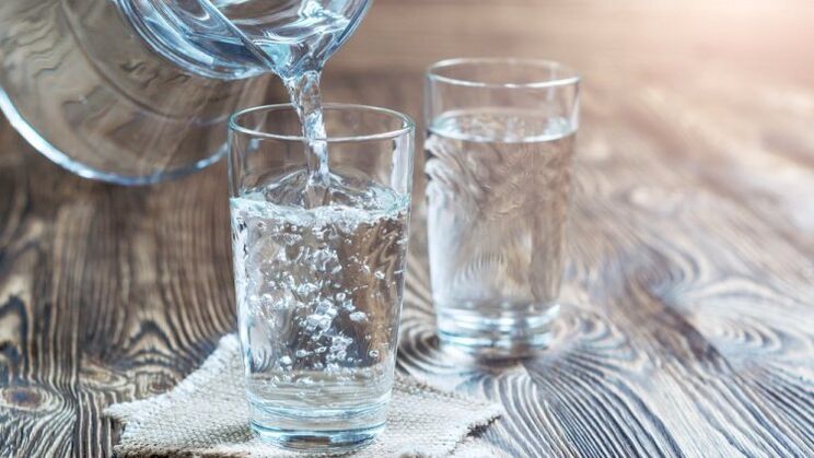 чашу воде за дијету за пиће